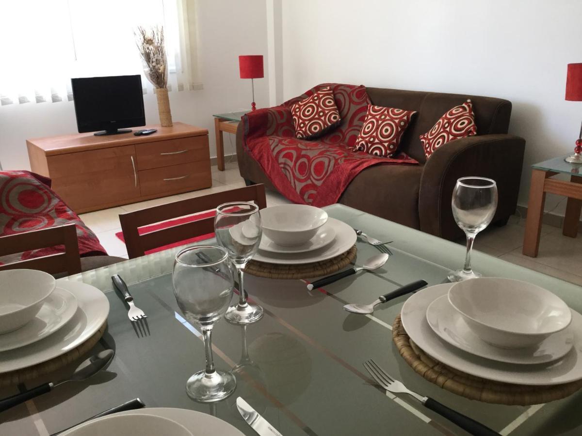 Poolside 2 Bedroom Apt, Paphos Riviera, Universal Area Exterior foto