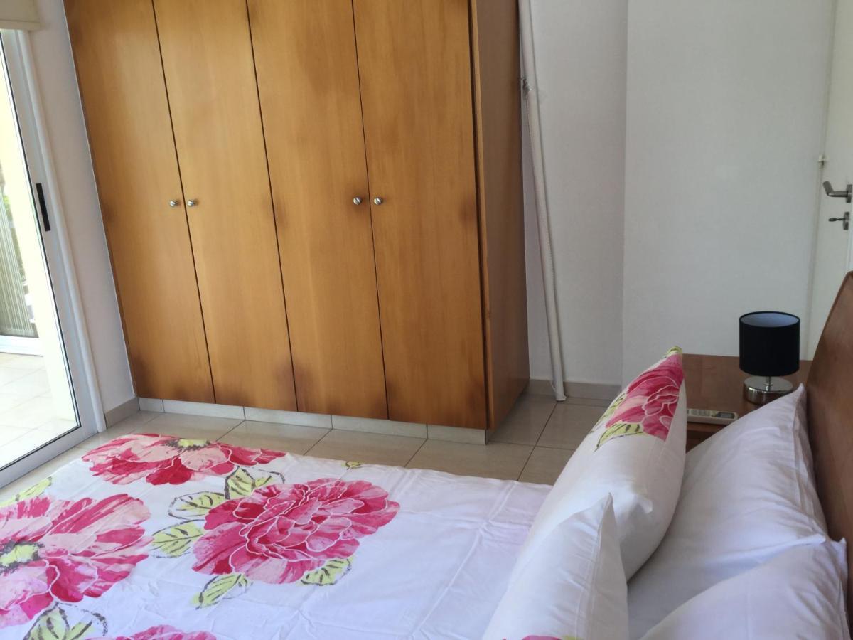 Poolside 2 Bedroom Apt, Paphos Riviera, Universal Area Exterior foto