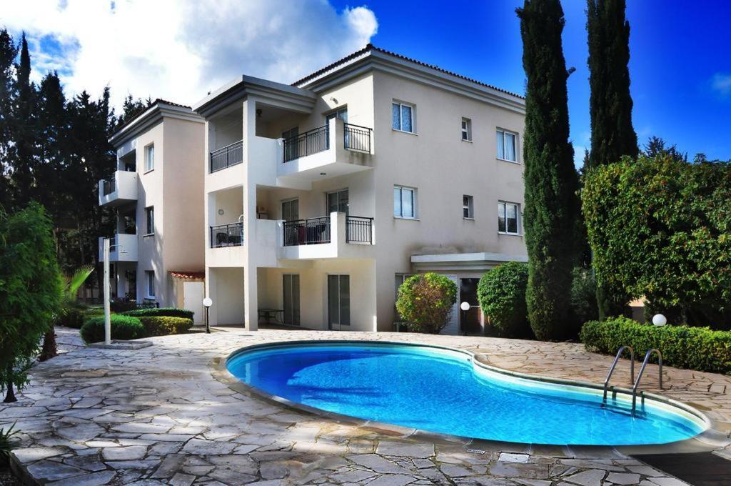 Poolside 2 Bedroom Apt, Paphos Riviera, Universal Area Exterior foto